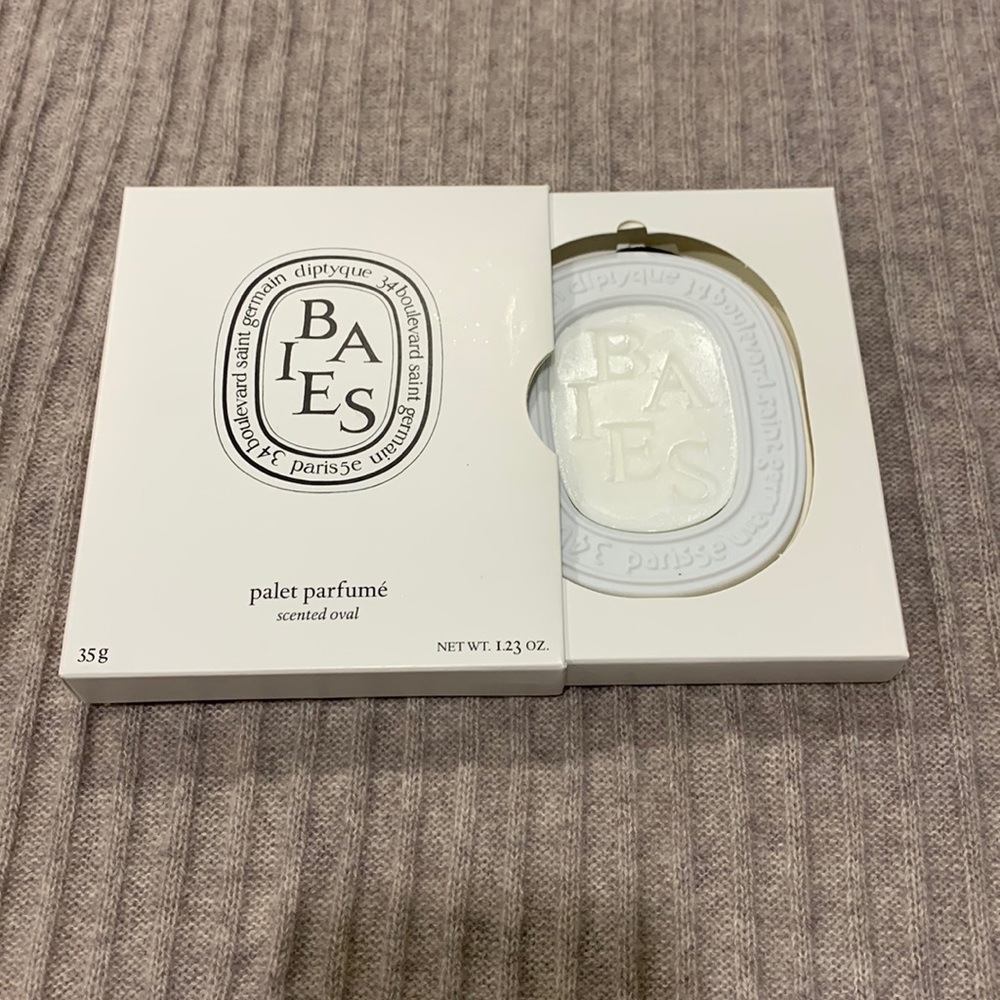 COPY - Diptyque Baies Scented Oval 1.23oz